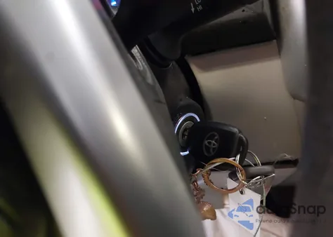 2018 Toyota Highlander Le from USA, damaged, VIN 5TDZARFH9JS039271